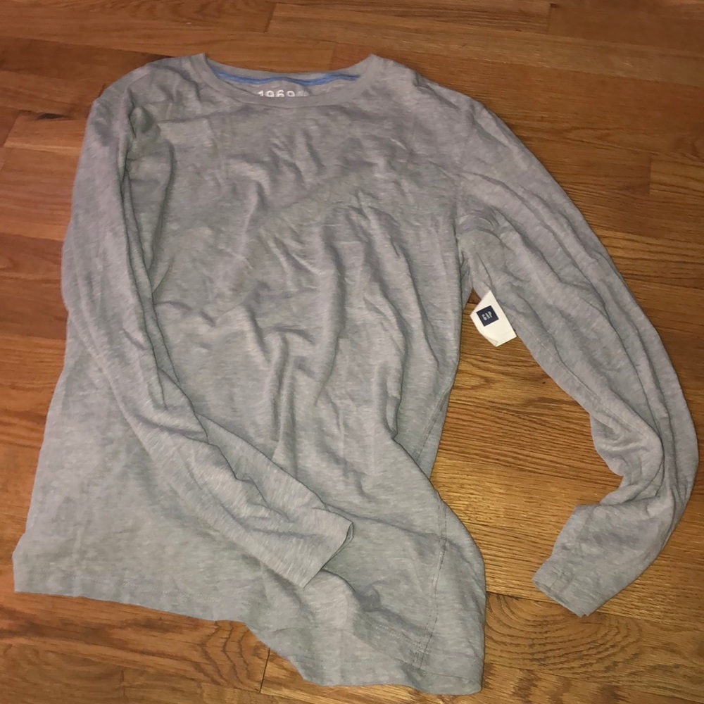 Brand new never worn men’s long sleeve gap T